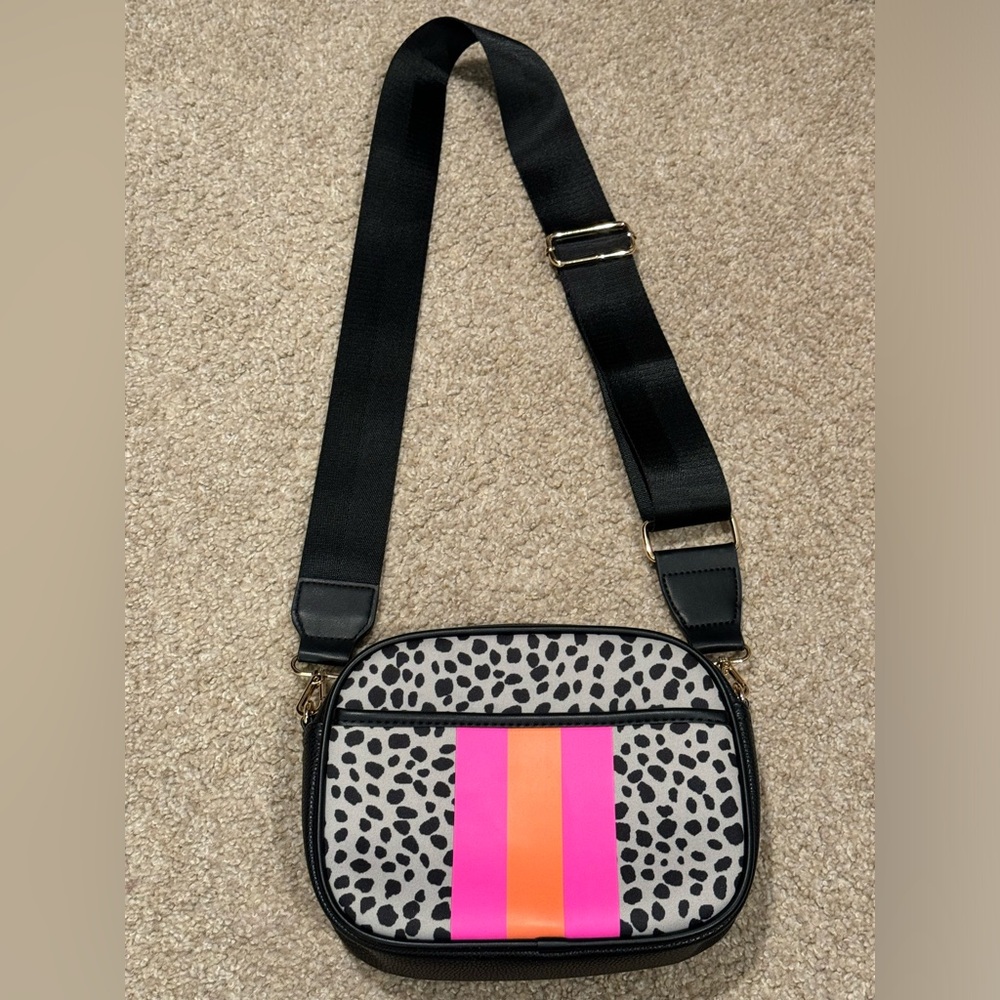 Women’s Neoprene crossbody bag, EUC.
